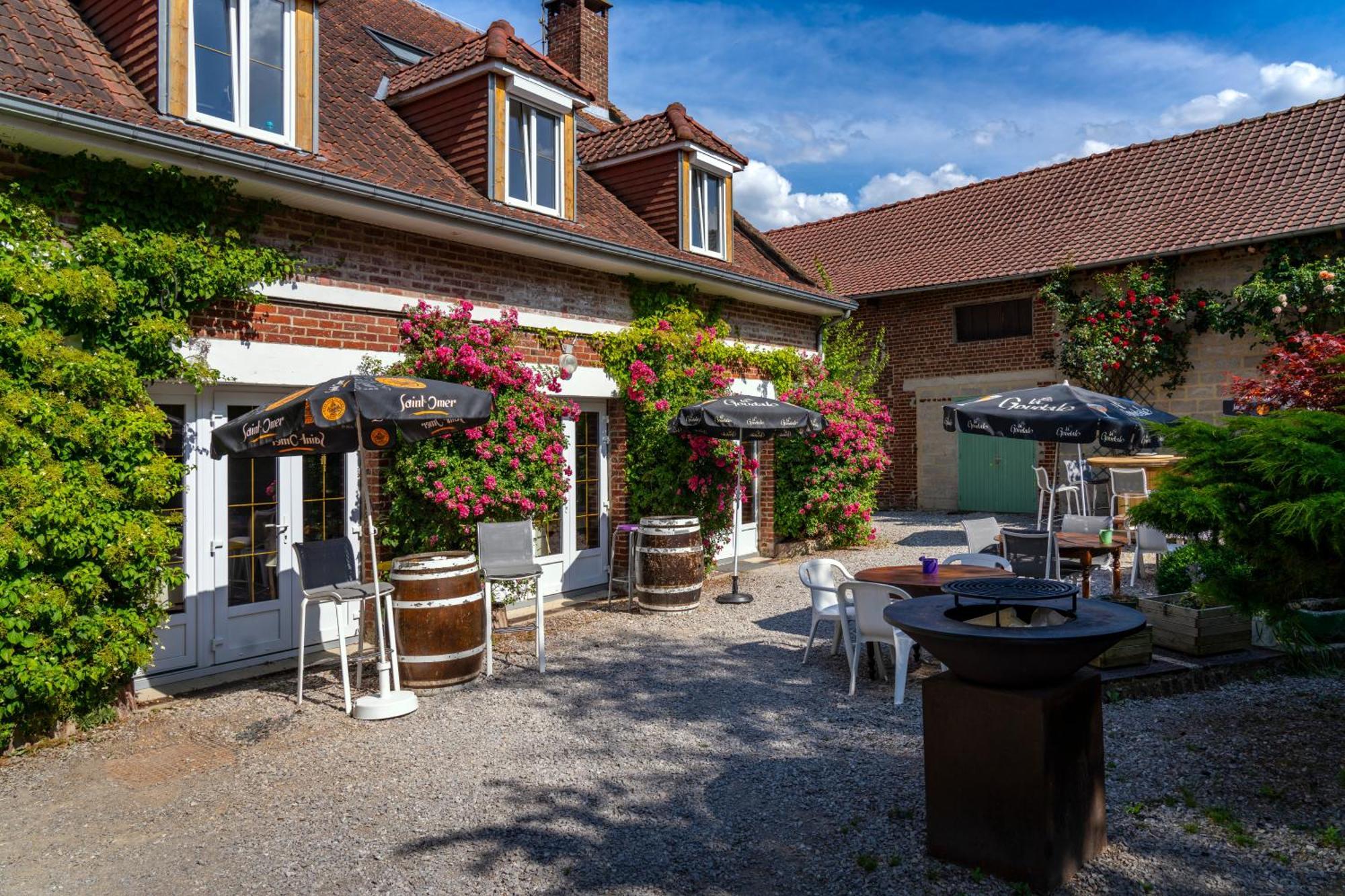 Auberge De L'Arc En Ciel Fauquembergues ภายนอก รูปภาพ